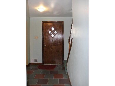 Entry/Foyer.