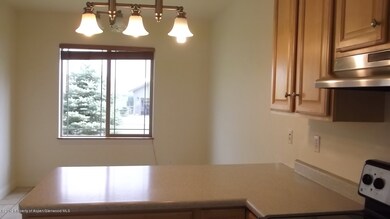 eat-in kitchen