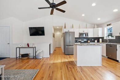 12 Feeder Bend, Glens Falls, NY 12801 - photo 5