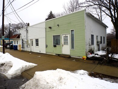 ext maple st side