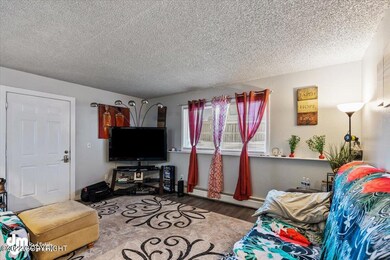 21-Unit 1 Living Room _KC_07159