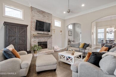 407 Dunvegan Ct-8