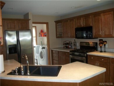 Kitchen All stainless appliances stay! Open concep