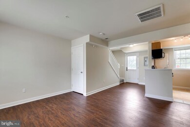 2612 Kent Village Dr, Hyattsville, MD 20785 - photo 5