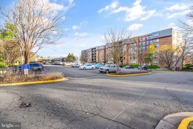 Treebrooke unit 610, Oakton, VA 22124 - photo 2