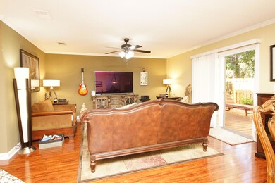 2705AppleBlossomLiv