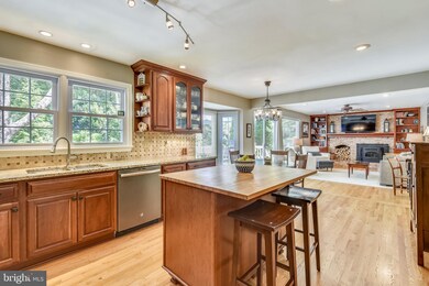 15043 Holleyside Dr, Dumfries, VA 22025 - photo 2