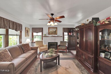 28-web-or-mls-1732-lee-hwy