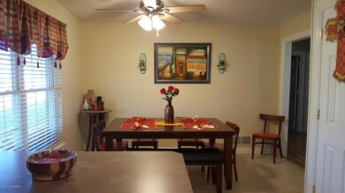 1009 Dining Area