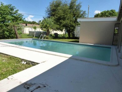 Swimming Pool/Hot Tub/Sauna