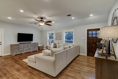 2027 Saxon Dr, Houston, TX 77018 - photo 2