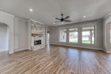 305 Falcon Ct, Springtown, TX 76082 - photo 4