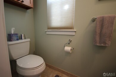 218 Hampshire Ct, Piscataway, NJ 08854 - photo 4