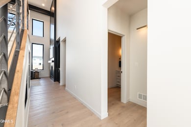 2415 Dutton Cir SE, Mandan, ND 58554 - photo 4