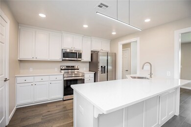 810 NW 9th St, Bentonville, AR 72712 - photo 2