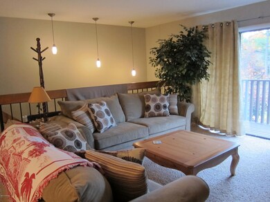 living rm 3832 Meadows