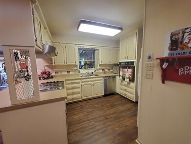 1226 Crestwood Dr, Cleburne, TX 76033 - photo 6