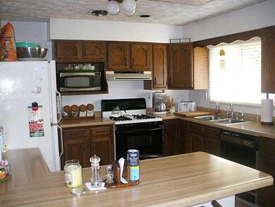 Kitchen. Nice size kitchen with plenty cabinet spa