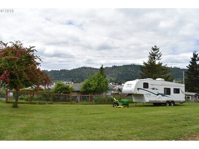 1229 Willow St, Myrtle Point, OR 97458 - photo 3