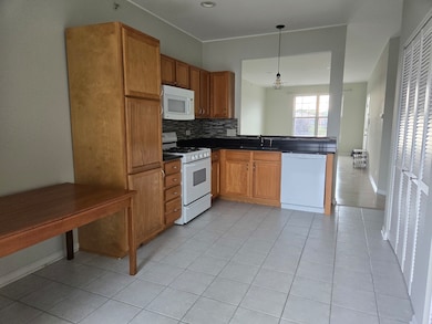 149 N Waters Edge Dr unit F, Glendale Heights, IL 60139 - photo 5