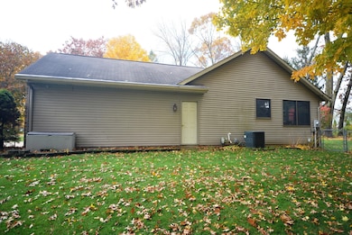 32890 Robin Rd, Paw Paw, MI 49079 - photo 5