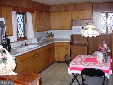 435 E Abbott St, Lansford, PA 18232 - photo 4