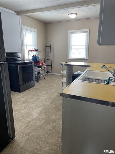 3433 N Fillmore St, Davenport, IA 52806 - photo 5