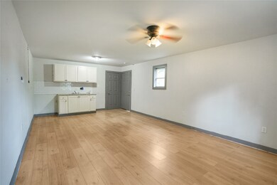 5313 Firnat St unit B, Houston, TX 77016 - photo 4