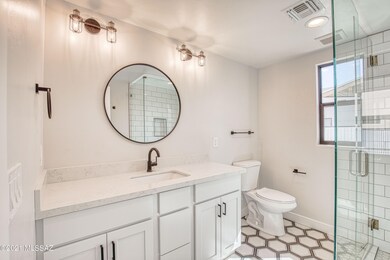 1526 E Waverly St-14