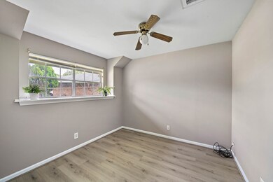 8807 Creeping Vine Ln, Houston, TX 77088 - photo 7