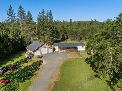 610 Plumtree Ln, Grants Pass, OR 97526 - photo 3