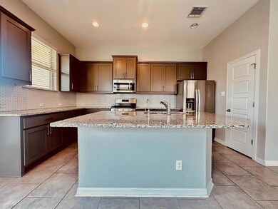 Kitchen with appliances with stainless steel fini