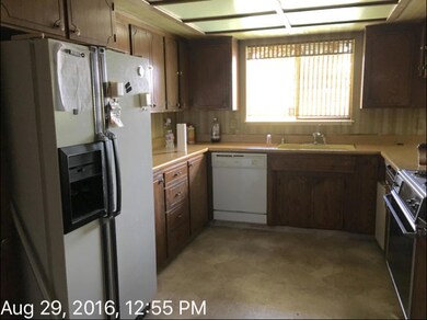 Kitchen (b)