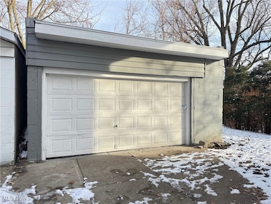 1239 Pondview Ave, Akron, OH 44305 - photo 2