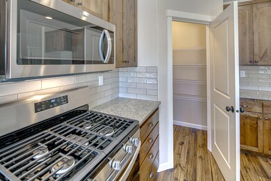 767 NW Rimrock Dr, Redmond, OR 97756 - photo 7