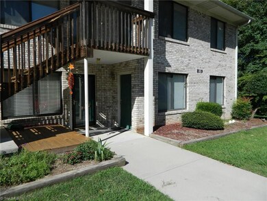 819 Belmont Dr unit 1D, High Point, NC 27263 - photo 2