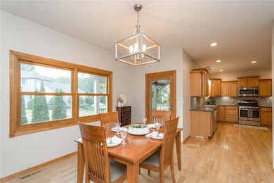 3904 153rd St, Urbandale, IA 50323 - photo 5