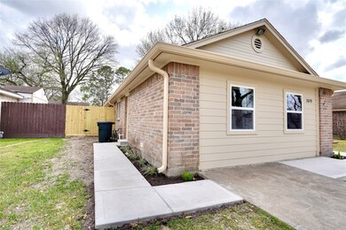 7015 Feather Creek Dr, Houston, TX 77086 - photo 5