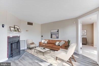 4376 Pembrook Village Dr unit 82, Alexandria, VA 22309 - photo 4