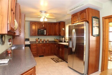 1921 W 38th St, Davenport, IA 52806 - photo 5