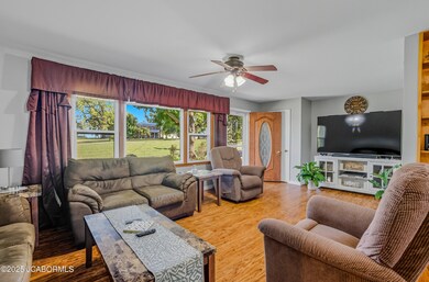 908 Randolph St, Glasgow, MO 65254 - photo 2