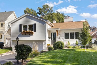 211 Crest Rd, Glen Ellyn, IL 60137 - photo 2