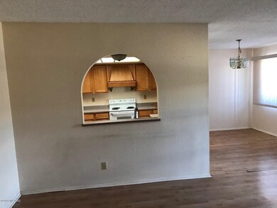 greatroom looking into kitchen
