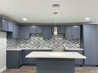 10310 Rambling Trail, Houston, TX 77089 - photo 2