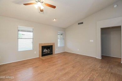 003-photo-living-room-5032608