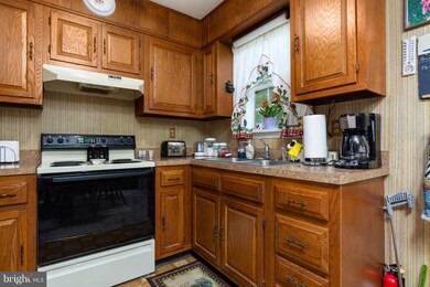 22 Lavern Ave, Halethorpe, MD 21227 - photo 7