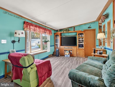 885 Cypress Ave, Spring City, PA 19475 - photo 5