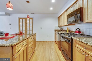 7512 Spring Lake Dr unit A, Bethesda, MD 20817 - photo 5