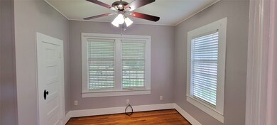 107 E Bell St, Alvin, TX 77511 - photo 7