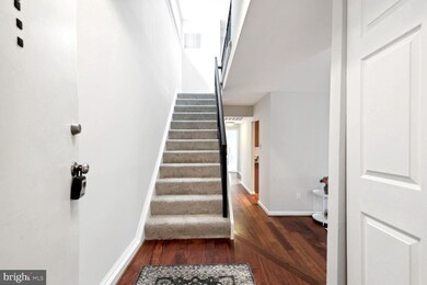 11248 Chestnut Grove Square unit 11248-352, Reston, VA 20190 - photo 2